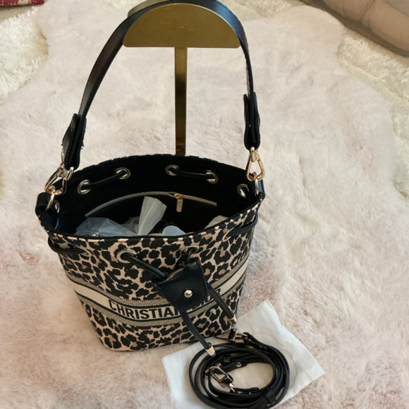 GWP CHRISTIAN DIOR 2 WAY BUCKET BAG WITH CROSSBODY STRAP - Picture 2 of 2